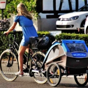 Beim Zusammenprall zweier Radfahrer in Himmelkron wurde eine 27-jährige Frau verletzt. Sie war mit ihrer zweijährigen Tochter im Fahrrad-Anhänger unterwegs. Symbolbild: Pixabay