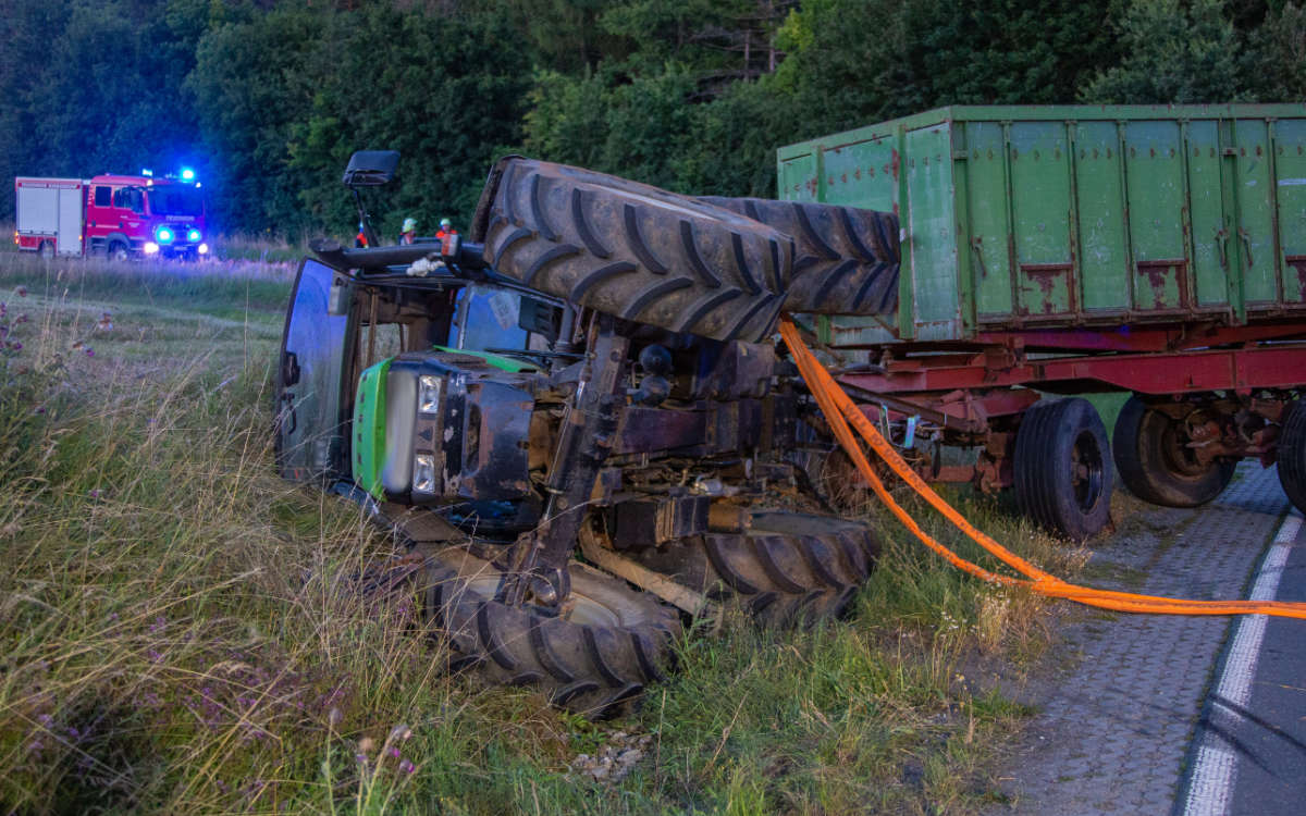 Traktor baut Unfall bei Plankenfels im Kreis Bayreuth. Foto: Merzbach / News5