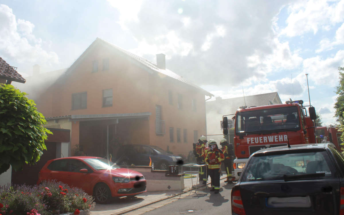 Feuer in Pegnitz: Ein Wohnhaus ist nun unbewohnbar. Foto: Holzheimer / News5