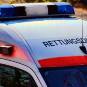 Der Rettungsdienst musste in die Tunnelstraße in Bayreuth ausrücken. Es waren Hilferufe zu hören. Symbolbild: Pixabay