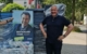Fernsehkoch Alexander Herrmann posiert in Bayreuth mit einem Wahlplakat von Bayerns Ministerpräsident Markus Söder. Bild: Silke Launert, Facebook / Screenshot