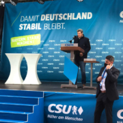Mit einer ausführlichen Rede sprach der bayerische Ministerpräsident Markus Söder auf einer Wahlveranstaltung der CSU im Hans-Walter-Wild-Stadion in Bayreuth. Bild: Michael Kind