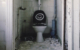 Ein Randalierer hat die Arrestzelle in Hof verschmutzt. Er verstopfte die Toilette mit Bettwäsche und fing an zu spülen. Symbolbild: Pixabay