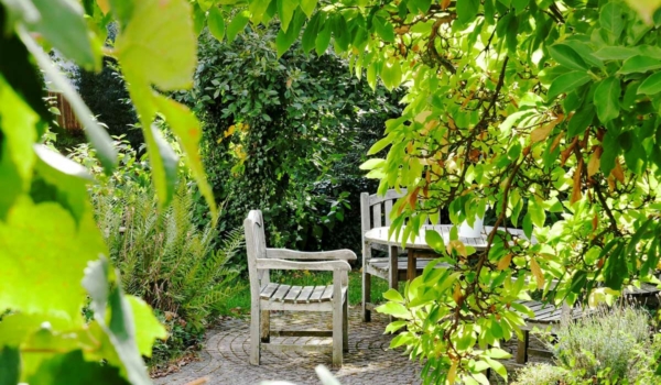 Gemütliche Sitzecke im Garten. Symbolbild: pixabay