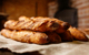 Im Bäckerhandwerk fehlen Mitarbeiter, Azubis werden also dringend gesucht. Um weiter gegen die Backshop-Ketten und Co. zu bestehen, müssen sich die Bäcker einiges einfallen lassen. Symbolfoto: pixabay