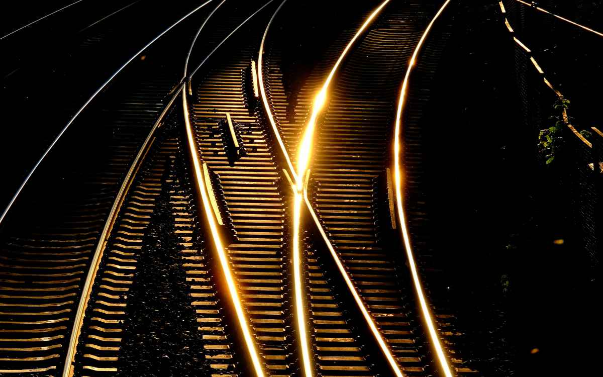 Bahn-Mitarbeiter haben in Mittelfranken eine Leiche bei einem Bahnhof gefunden. Symbolbild: Pixabay
