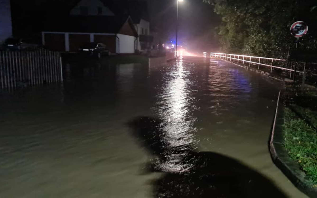 Bindlach im Kreis Bayreuth wurde von dem Unwetter schwer getroffen. Gemeindeteile wurden überflutet. Foto: Feuerwehr Bindlach