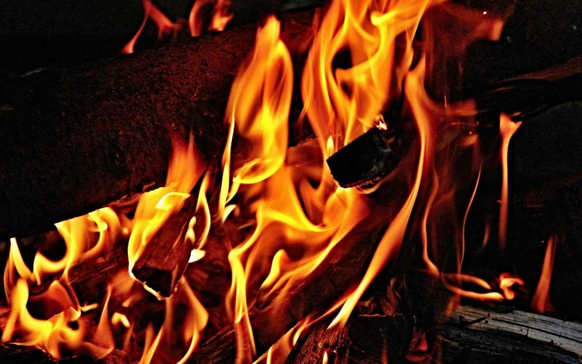 Bei einem Brand in einem Kronacher Wohnhaus entstand ein hoher Sachschaden. Symbolbild: Pixabay