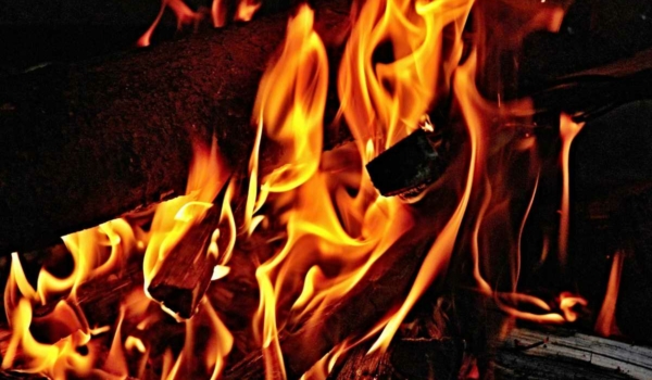Bei einem Brand in einem Kronacher Wohnhaus entstand ein hoher Sachschaden. Symbolbild: Pixabay