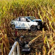 Ein 71-jähriger Mann hat bei Burgoberbach (Lkr. Ansbach) die Kontrolle über sein Auto verloren und ist in einem Maisfeld gestorben. Bild: News5/Haag
