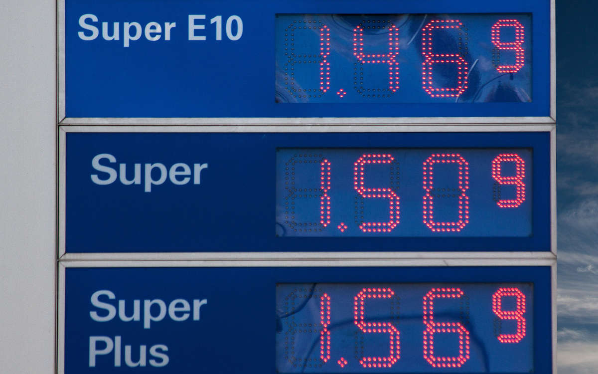 So billig ist der Sprit aktuell in Bayreuth nicht. Dennoch: Der Kraftstoff ist deutlich billiger geworden. Symbolbild: Pixabay