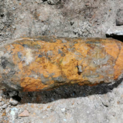 So sieht die Fliegerbombe aus, die in Bayreuth gefunden wurde. Foto: Polizei Oberfranken/ Screenshot Facebook