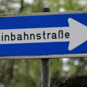 Lessingweg in Bayreuth: Die Anwohner sehen sich einer erhöhten Verkehrsbelastung ausgesetzt - und wollen eine Einbahnstraße. Symbolbild: Pixabay
