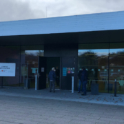 Die Wiesweiherhalle in Pegnitz im Landkreis Bayreuth ist seit heute (22.11.2021) als Impfzentrum in Betrieb. Bild: Michael Kind