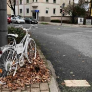 Bismarckstraße und Erlanger Straße in Bayreuth sollen für Fahrradfahrer sicherer werden - auch, damit dort keine Radler mehr verunglücken. Archivbild: Michael Kind