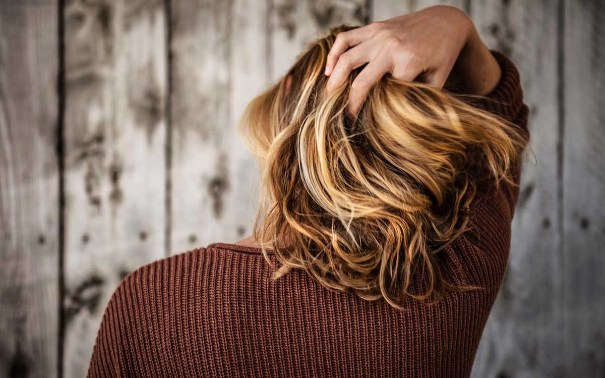 Egal ob Frau oder Mann – schöne und gesunde Haare wünscht sich jeder. Wir verraten Ihnen sechs wichtige Tipps, um Ihre Haare richtig zu pflegen. © unsplash