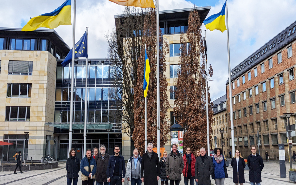 Die Mitglieder des Bayreuther Stadtrats zeigen sich solidarisch mit der Ukraine. Foto: Stadt Bayreuth