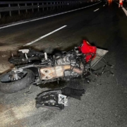 Bei einem Unfall auf der A73 im Landkreis Bamberg in Oberfranken kam am Samstagabend, 19. März 2022, ein Motorradfahrer ums Leben. Bild: News5/Merzbach