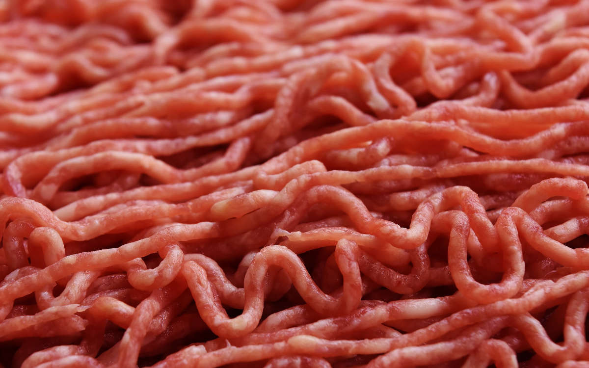 Penny und die Westfalenland Fleischwaren GmbH rufen Hackfleisch wegen einer falschen Artikelbezeichnung zurück. Symbolbild: Pixabay