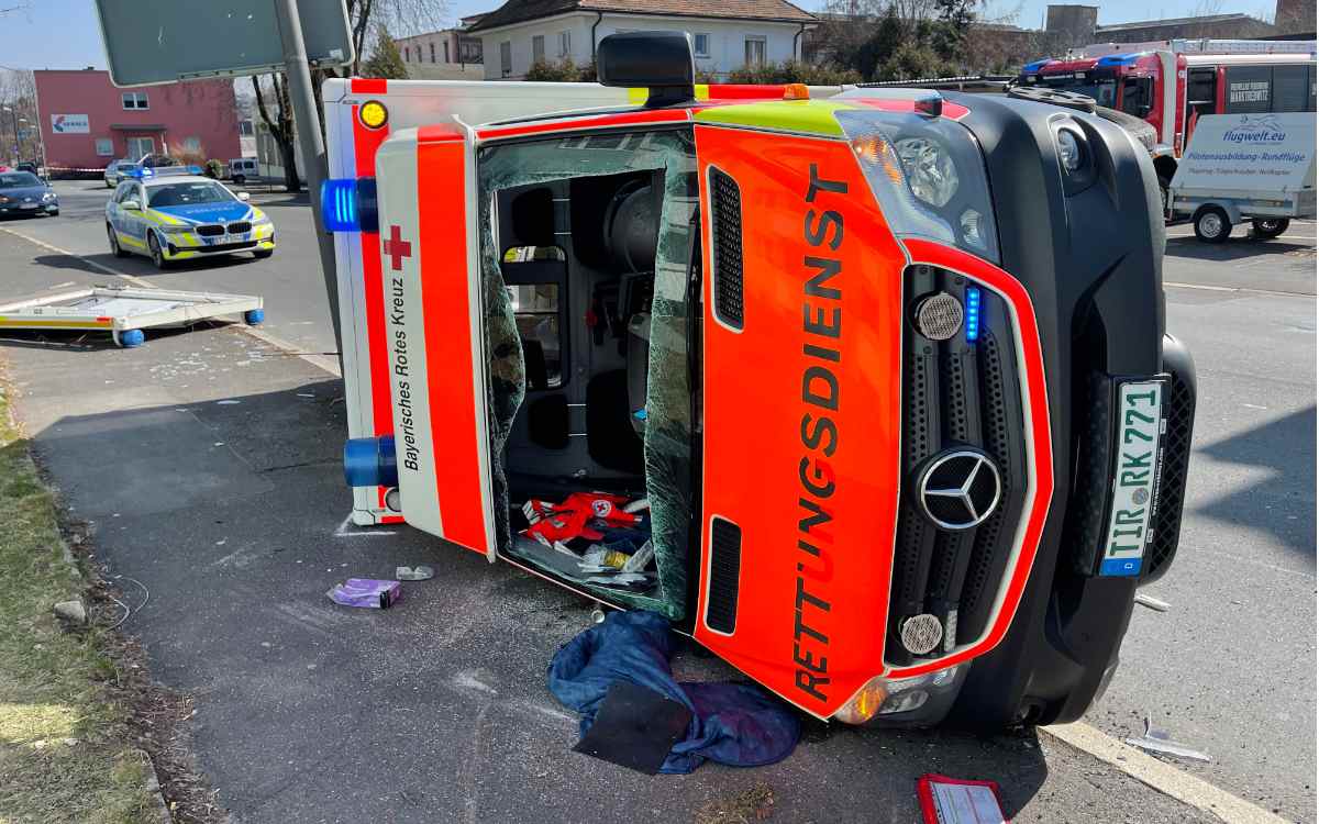Bei einem schweren Verkehrsunfall in Marktredwitz im Landkreis Wunsiedel in Oberfranken gab es mehrere Verletzte. Bild: News5/Fricke