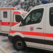 Bei einem Unfall im Landkreis Wunsiedel auf der B303 kam ein Lkw-Fahrer ums Leben. Auch das Rote Kreuz war zur Einsatzunterstützung vor Ort. Bild: BRK Kreisverband Bayreuth