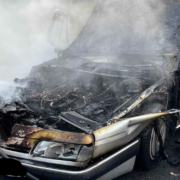 Am Mittwoch, 13. April 2022, brannte ein Auto in Oberfranken aus bislang ungeklärter Ursache vollkommen aus. Foto: Feuerwehr Zapfendorf
