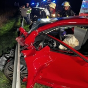 Bei einem schweren Autounfall in Franken verlor eine 55-Jährige ihr Leben. Foto: NEWS5/Merzbach