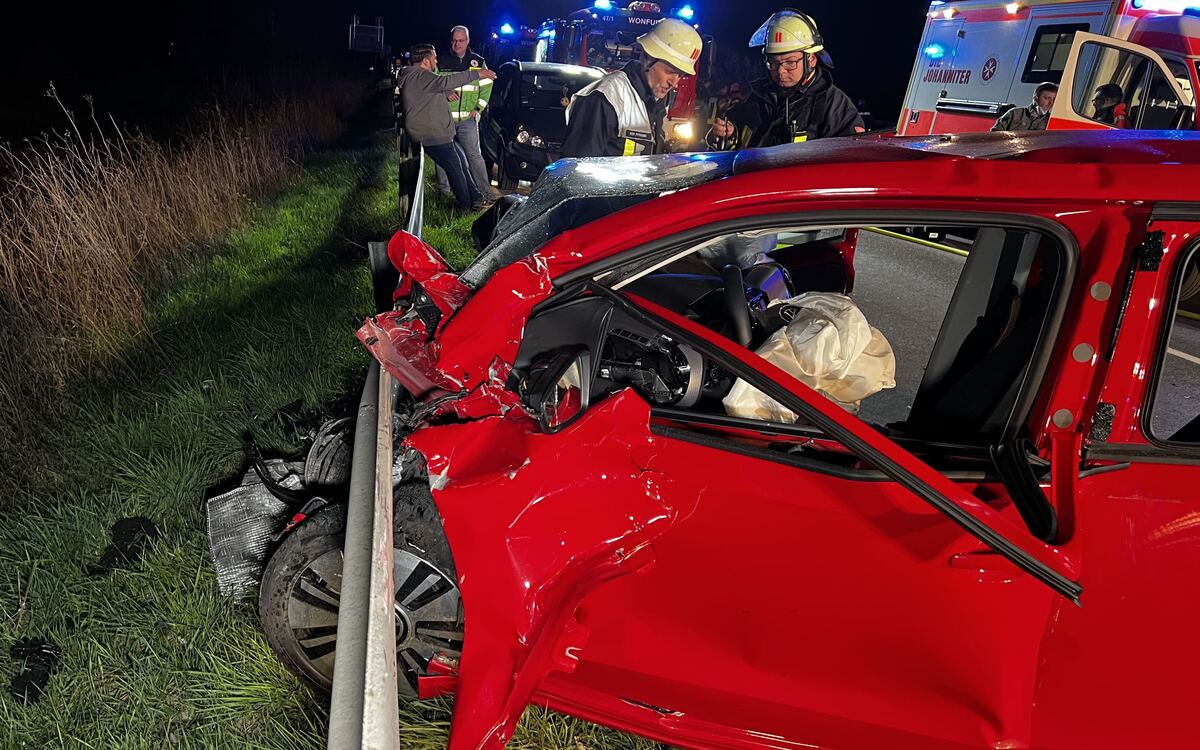 Bei einem schweren Autounfall in Franken verlor eine 55-Jährige ihr Leben. Foto: NEWS5/Merzbach
