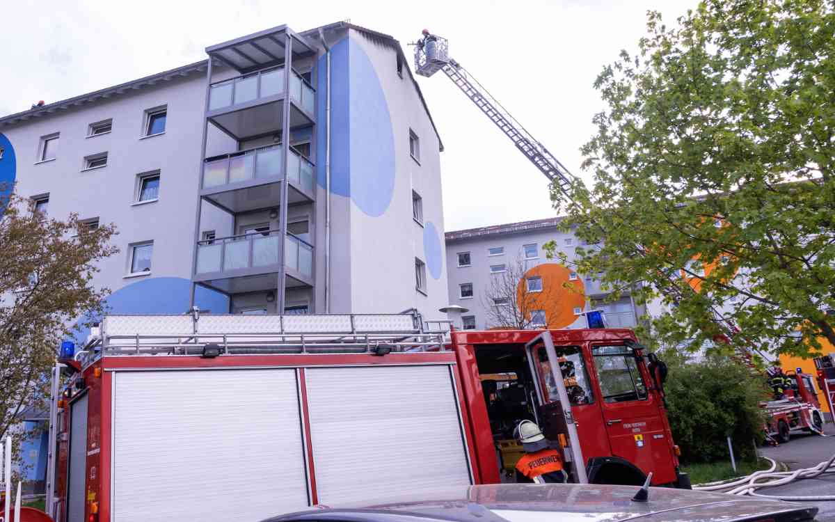 In Coburg hat am Dienstag (3. Mai 2022) der Dachstuhl eines Wochnhauses gebrannt. Bild: News5/Merzbach