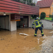Unwetter in Bayern: Wassermassen überschwemmen Straßen in Oberfranken. Foto: NEWS5/Hörig