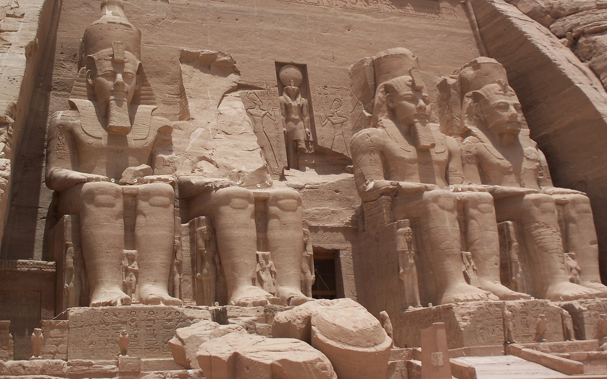 Bild: Der Eingang des Tempels von Abu Simbel