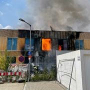 In Nürnberg brannte am Montagnachmittag ein neu gebauter Kinderhort aus. Bild: NEWS5/Bauernfeind