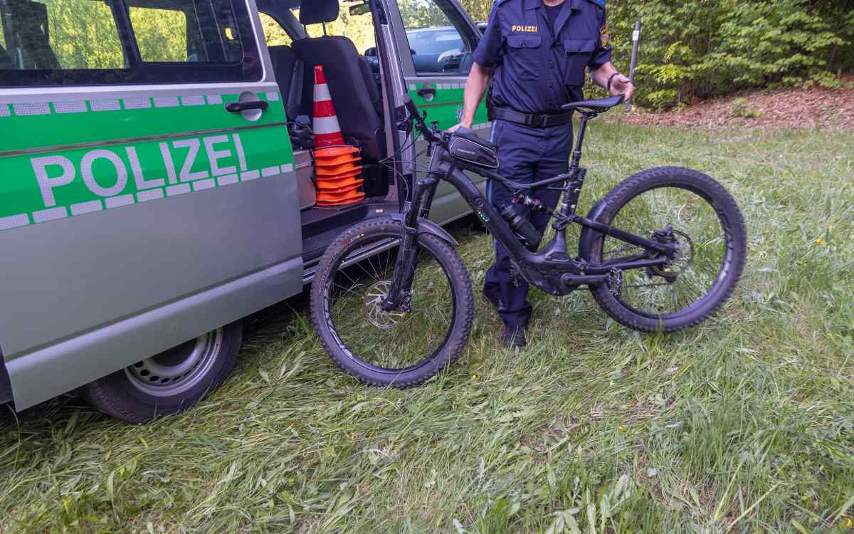 Bei Gößweinstein im Landkreis Forchheim ist ein Radfahrer ums Leben gekommen. Bild: NEWS5/Merzbach