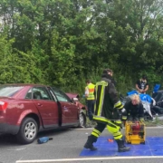 Unfall auf der B8 bei Neustadt/Aisch: Am Dienstag (17. Mai 2022) starben zwei Personen bei einem Frontalzusammenstoß, eine weitere schwebt in Lebensgefahr. Die Bundesstraße ist voll gesperrt. Bild: News5/Bauernfeind