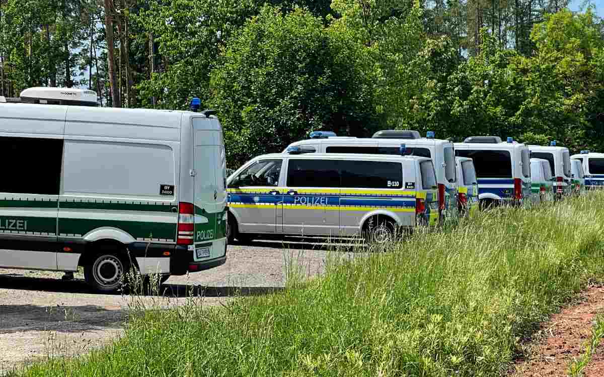 Im Fall der vermissten 28-Jährigen Frau aus Bad Rodach (Landkreis Coburg) wurden am Montag (23. Mai 2022) eine Frauenleiche gefunden und abends ein Tatverdächtiger verhaftet. Bild: News5/Fricke