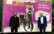 Eine Fahrradkampagne für Bayreuth: Zweiter Bürgermeister Andreas Zippel (li.) und Oberbürgermeister Thomas Ebersberger posieren vor einem Plakat der neuen Kampagne. Bild: Jürgen Lenkeit