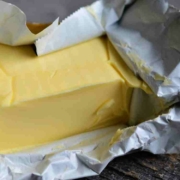 Butter bei Aldi sei seit Anfang 2022 um über 80 Prozent im Preis gestiegen, twittert ein Einkäufer. Symbolbild: Pixabay
