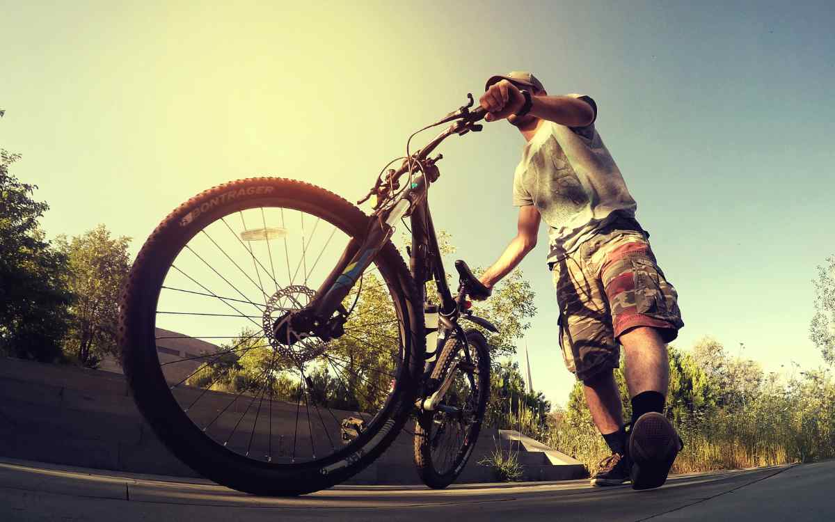 In Lichtenfels ist ein Fahrradfahrer am Samstag (18. Juni 2022) wegen der Hitze in eine gesundheitliche Notsituation geraten. Symbolbild: Pixabay