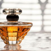 Ein Ladendieb ließ in zwei Bayreuther Geschäften Parfum mitgehen. Symbolbild: Pixabay