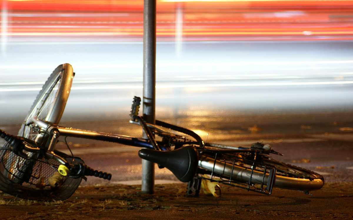 Ein randalierender Radfahrer attackierte Personen und Pkw. Symbolbild: Pixabay
