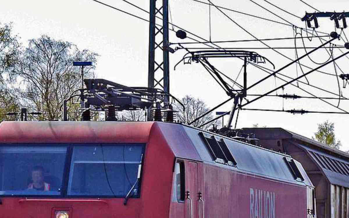 Mehrere Erzgebirge Aue Fans belästigten am Sonntag die Bahnreisenden in einem Regionalexpress. Symbolbild: Pixabay