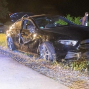 In Scheßlitz im Landkreis Bamberg hat sich ein Auto mehrfach überschlagen. Bild: NEWS5/Merzbach