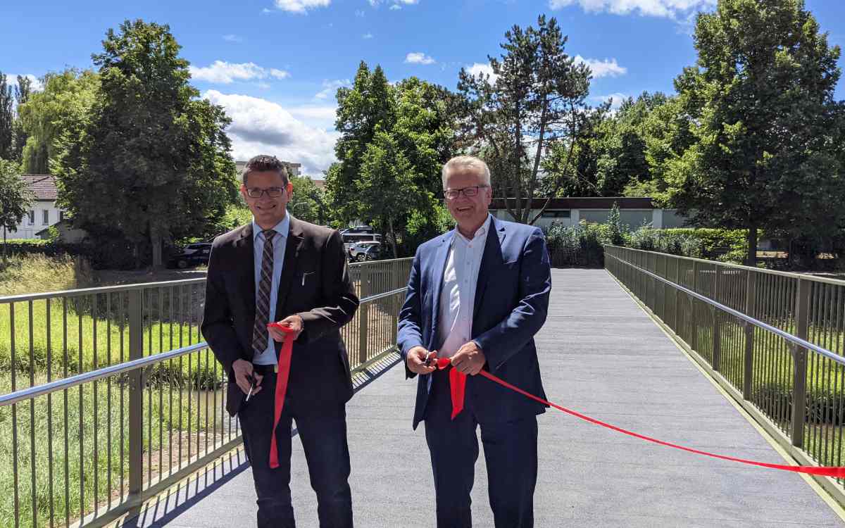 Oberbürgermeister Ebersberger eröffnete am 11. Juli 2022 offiziell die neue Stahlbrücke über den Roten Main. Bild: Stadt Bayreuth