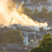 In Hof in Oberfranken gab es einen heftigen Großbrand. Bild: NEWS5/Merzbach