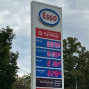 Stolze Preise auch bei der Esso-Tankstelle in der Hindenburgstraße in Bayreuth. Bild: Redaktion