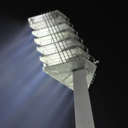 Die Flutlichtanlage im Hans-Walter-Wild-Stadion wird bald ihren ersten Einsatz haben. Symbolbild: Pixabay