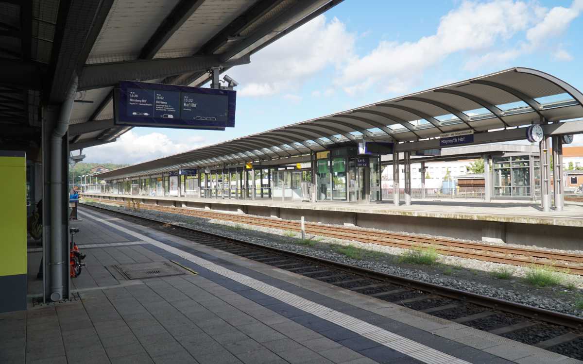 Bald könnte auf der Bahnstecke Bayreuth-Schnabelwaid ein neuer Bahnhof entstehen. Bild: Betsy Somorowsky