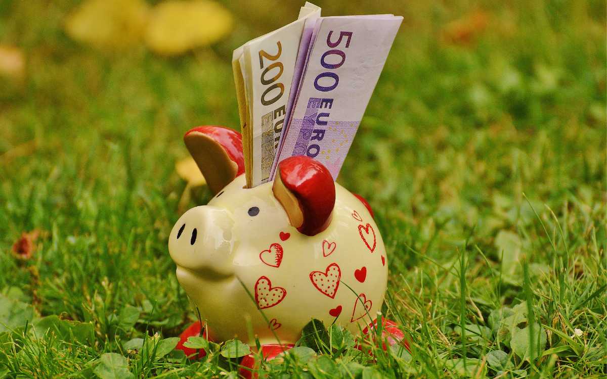 Geld sparen ist in vielen Haushalten besonders jetzt wichtig. Symbolbild: Pixabay