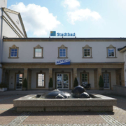 Das Bayreuther Stadtbad schließt wieder seine Türen. Archivbild: Betsy Somorowsky