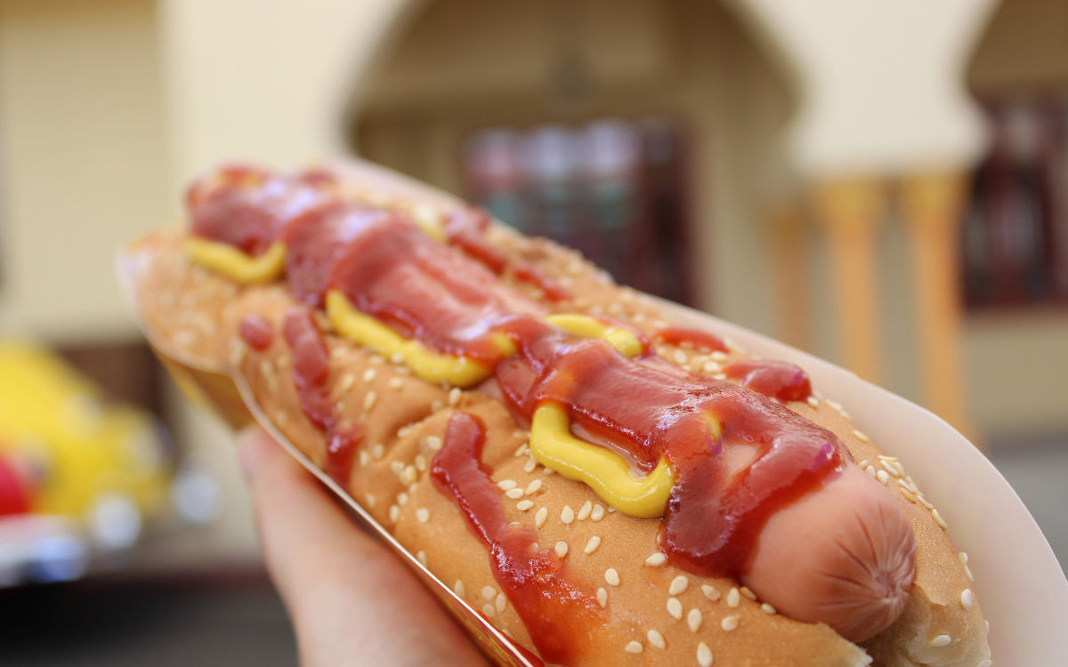 Ein Ikea-Klassiker: Der Hot Dog. Ab Oktober werden die vegetarischen Alternativen günstiger sein. Symbolbild: Pixabay